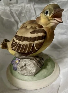 Boehm Baby Goldfinch Bird Figurine # 448   USA  Vtg  - Picture 1 of 4