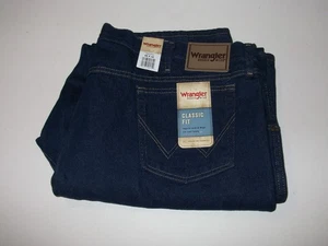 Men's Wrangler Classic Fit Jean Rugged Wear 48x32 - Picture 1 of 3