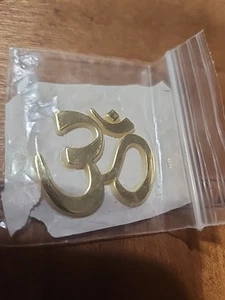 Adesivo 3D OM AUM colore oro - Foto 1 di 1