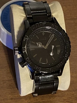 Nixon The 42-20 Todo Negro con "Diamantes" Raspado/Batería Nueva ¡Funciona Muy bien! Foto 1 de 4