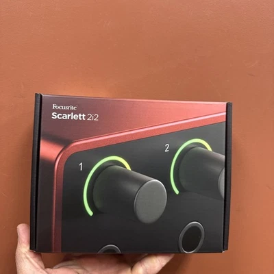 NEW Focusrite Scarlett 2i2 4th Generation 2-IN, 2-Out USB Audio Interface - Image 1 of 4