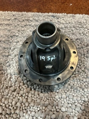 Jeep Dana 44 Differential Case (carrier) with side gears 19 spline tapered axle - Image 1 of 4