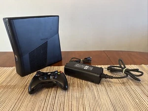 Microsoft Xbox 360 S Model 1439 250GB HDD Console Bundle Power Controller Tested - Picture 1 of 11
