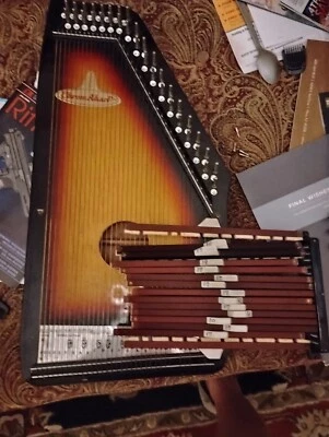 Zither with autoharp optional keys - Image 1 of 3
