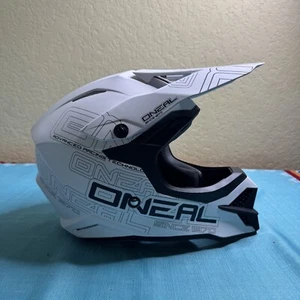 Oneal 2024 3 Series Solid Flat White Dirt Bike Offroad Helmet damaged box. - Bild 1 von 10