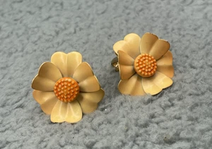 Vintage 1960er Mod Emaille Zinnie Ohrringe orange Blume Clip Ons gut gemacht EUC - Bild 1 von 9