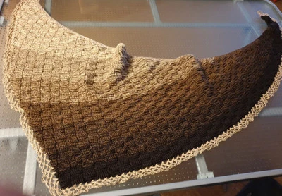 DREIECKSTUCH gehäkelt  Braun/beige sehr schön Handmade  - Bild 1 von 4