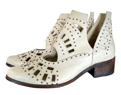Botines Sbicca Colección Vintage Cuero Marfil Tachuelas Recortadas Talla 6.5 Botín Foto 1 de 4