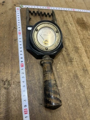 Ancien Controleur d'accu Testeur de  batterie  Voltmètre Outil Garagiste Réf 2C - Photo 1/4