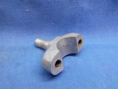 Yamaha 214-23442-02.  Braçadeira de guidão inferior fabricante de equipamento original. Compatível com Yamaha DT1 CT1 AT1. - Imagem 1 de 4