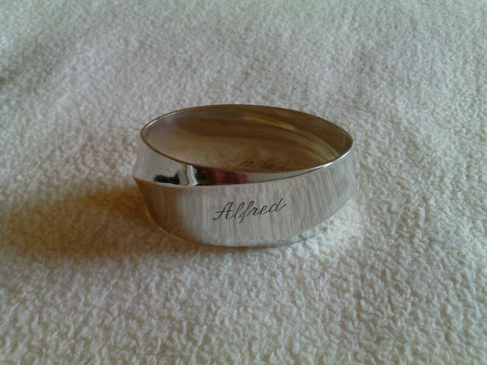 Anillo servilletero alemán moderno vintage de mediados de siglo 800 plata "Alfred" nombre grabado Foto 1 de 4