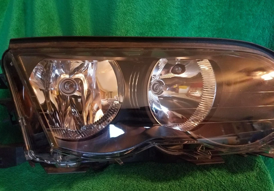 NUEVO OEM BMW 1999 2000 2001 SERIE 3 E46 323i 328i 325i 330i 320i 4 puertas sedán derecho Foto 1 de 4