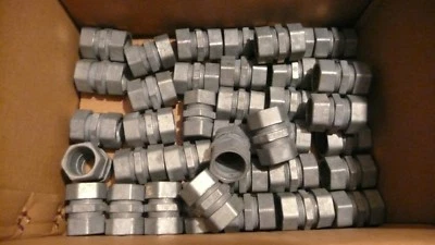 NEW LOT OF 40 ELECTROLINE L24 3/4" DIE CAST ZINC COMPRESSION COUPLINGS, 40 PCS - Image 1 of 4