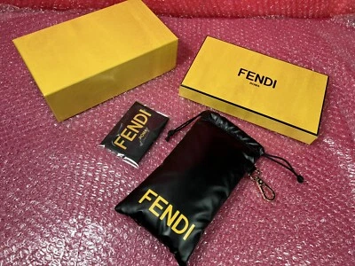 Estojo para óculos de sol Fendi Roma preto amarelo - Imagem 1 de 4