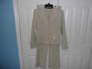 Ladies vintage pant suit by Donutz Inc. size 5, cream with dark blue pin stripe. - Picture 1 of 10