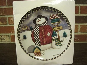 2000 DECORATIVE SNOWMAN PLATE BY LAURIE KORSGADEN---NEW SEASONS - Picture 1 of 8