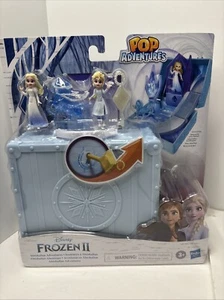 FROZEN 2 POP UP AHTOHALLAN ADVENTURES, 2 ELSA PUPPEN, BLAUER PFERDETRENSE, SCHLÜSSEL  - Bild 1 von 3