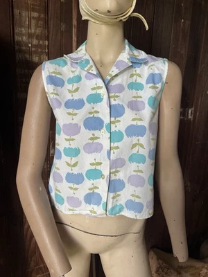 Blusa Vintage Años 60 Sin Mangas Cuello Recortada Floral Peonías Pastel Púrpura Azul Foto 1 de 4