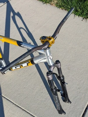 Cuadro bicicleta montaña GT Avalanche 18" disco 26 plata aluminio LX juego de bielas de cambio Foto 1 de 4