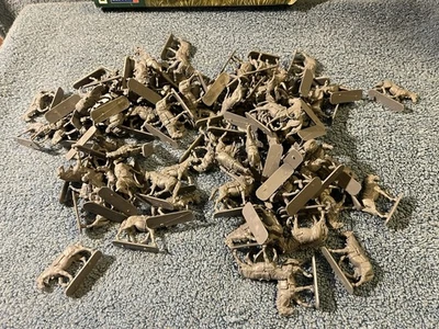 (100) Revell 1/72 scale Horses for WWII Artillery Set - Image 1 of 4