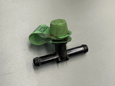 2000-2005 Toyota Echo FUEL VAPOR CHARCOAL CANISTER SERVICE PORT HOSE - Image 1 of 3