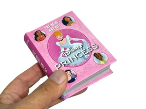 The Mini Art of Disney Princess mini book 304 pg w/color illustrations hardcover - Bild 1 von 6