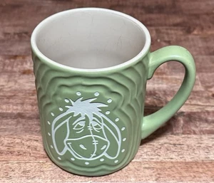 AUTÉNTICA TAZA DE CAFÉ VERDE SALVIA GRABADA DISNEY PARKD EEYORE - Imagen 1 de 6