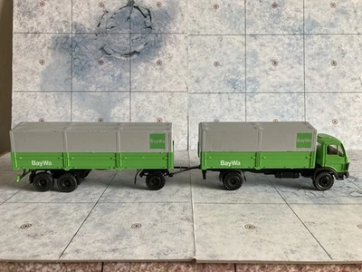 Conrad Escala 1/50 Nº Camión de carga cubierto Mercedes Benz 3011 "BayWa" nuevo en caja Foto 1 de 4