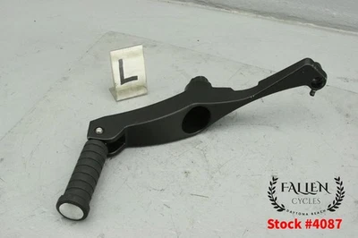 Victory Cross Roads 2011 estribo trasero para pasajero y juego de soportes de montaje Foto 1 de 4