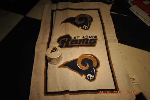 ST LOUIS RAMS -- 11" x 17" Cotten Towel -- NFL. --  Just soak in Hot Water! Cover