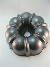 New listing
Vintage Nordic Ware "6 Cup" Bundt Pan Cake Mold Cast Aluminum Black