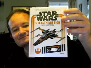 DISNEY STAR WARS HAZ TU PROPIO MODELO X-WING FIGHTER TAPA DURA CUMPLEAÑOS NAVIDAD - Imagen 1 de 4