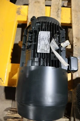 NEW TOSHIBA TYPE IKCH FORM FCKABS21E 3.7 KW 4 POLES FD BRAKE MOTOR STOCK HS32 - Image 1 of 4