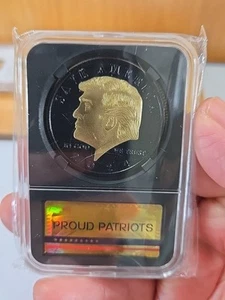 Moneda Conmemorativa Donald Trump 2024 Negra y Oro Moneda 1.75" Diámetro - Imagen 1 de 2