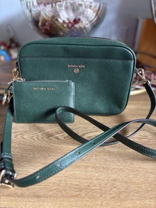 Michael Kors Jet Set Grün Leder Umhängetasche Handtasche mit Karten Münzfach - Bild 1 von 5