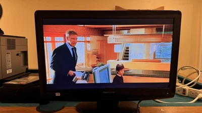 Combo de TV/DVD LCD HD 22" 720p Memorex MLTD2232 Foto 1 de 4