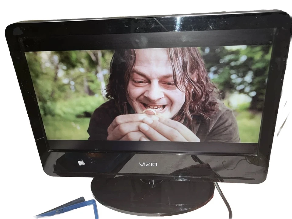 Vizio VA19LHDTV10T 19" 720p HD LCD Television Or Monitor Tested Works 2 HDMIs - Image 1 of 4