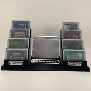 Gameboy Advance SP & 16 Spiele in Schutzhüllen - NUR DISPLAY (Anpassen) - Bild 1 von 9