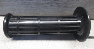 SUZUKI TM100 71-75  RUBBER LH HAND GRIP  GRIP 7/8"  NOS OEM AHRMA 57211-25700 - Picture 1 of 7
