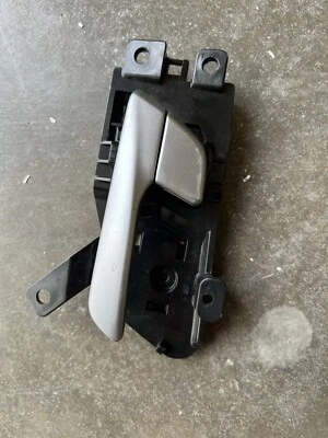 2015-2017 Hyundai Sonata оригинальная левая ручка внутренней двери со стороны водителя 15 16 17 - Изображение 1 из 3