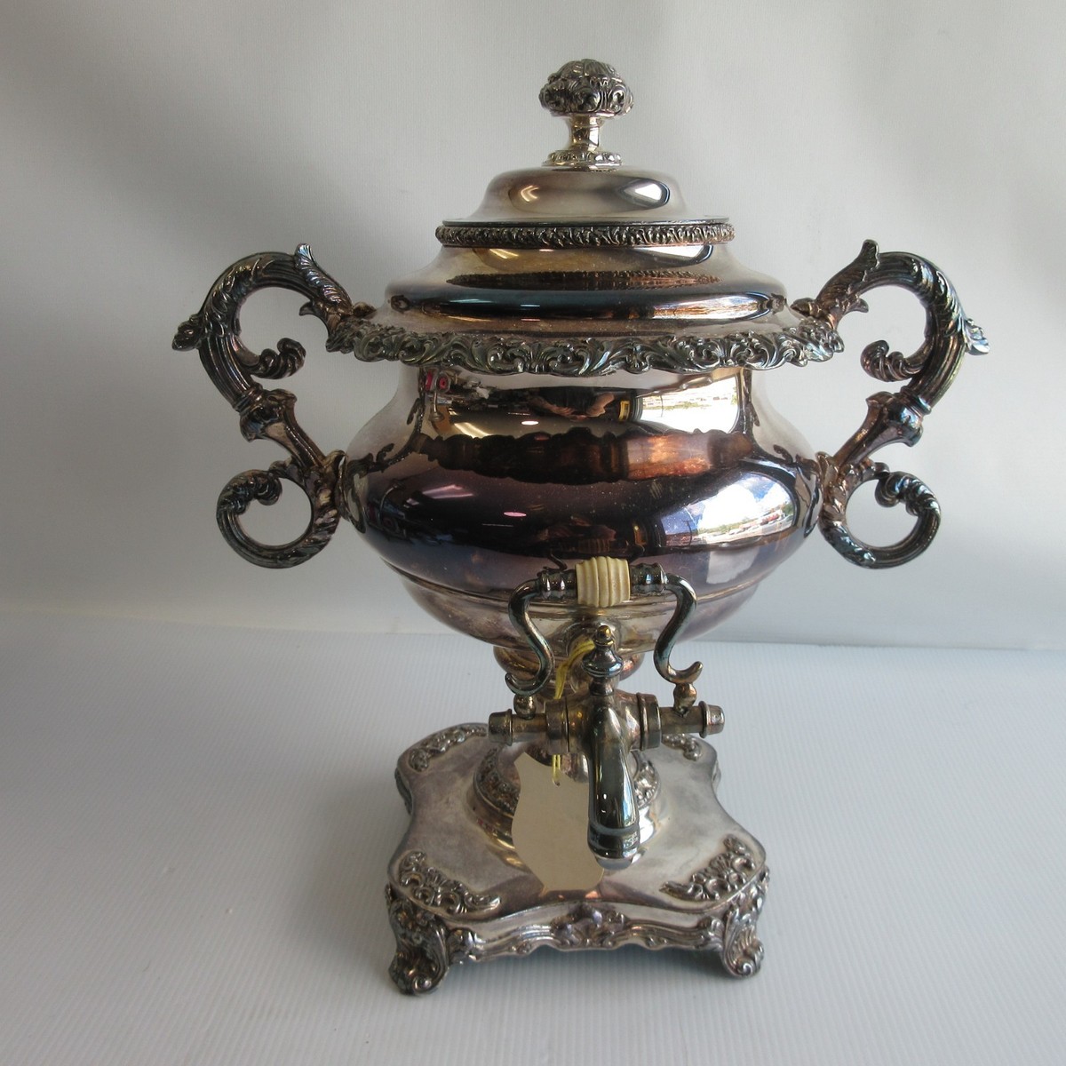 Sheffield Silver Plate In Antique Us Silver-Plated Teapots