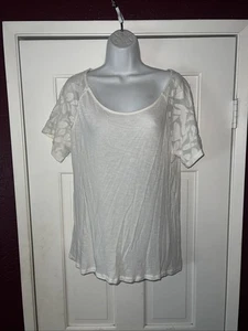Old Navy Women’s Tops Size Large Short Sleeves Floral Embroidered - Picture 1 of 6