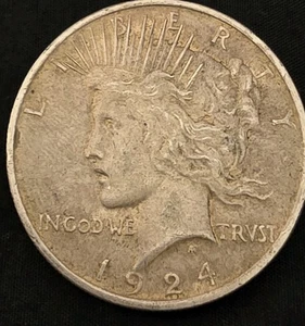 1924 Peace Dollar US 90% Silver $1 Coin - Picture 1 of 2
