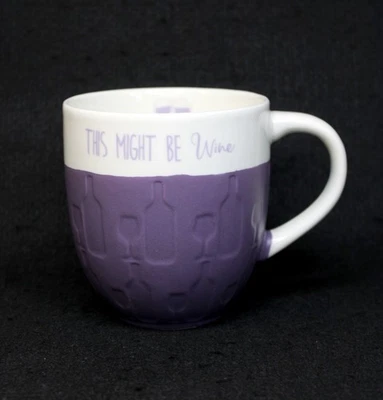 Taza de cerámica de vino Pfaltzgraff This Might Be con diseño de vidrio y botella en relieve Foto 1 de 4