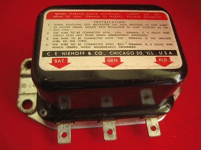 Regulador de voltaje Delco-Remy Corvette/Chevrolet 1957-1962 # 1119305 - Nuevo en caja Foto 1 de 4