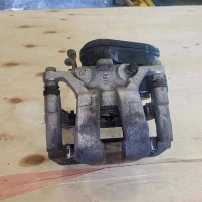 GMC Sierra 1500 2019-2023 diestro pinza trasera freno de estacionamiento usado 69 k millas Foto 1 de 4