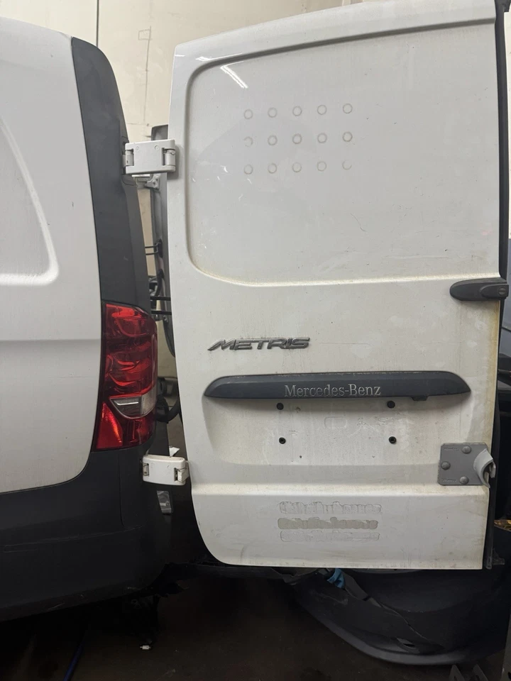 Puerta trasera Mercedes Benz Metris Base 2016-2020 Foto 1 de 1