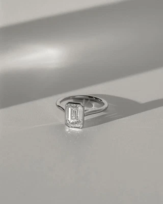 2.50Ct Emerald Cut IGI Certified Lab Grown Diamond Wedding Ring 950 Platinum - Image 1 of 4