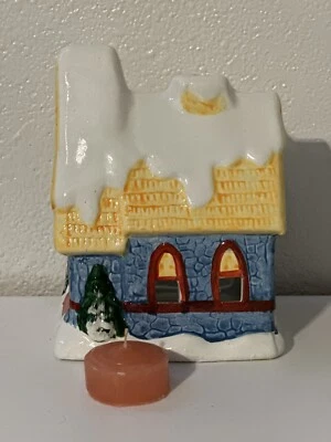 Candelabro de cerámica pintado a mano Holiday Village Foto 1 de 4