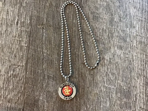 2000 Minnesota Twins Baseball Logo Spinner Silvertone Necklace Cover